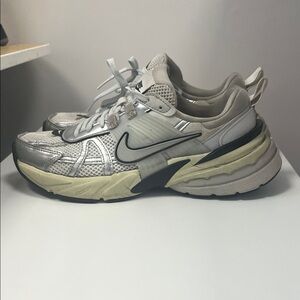 Nike V2K Run (Womens)